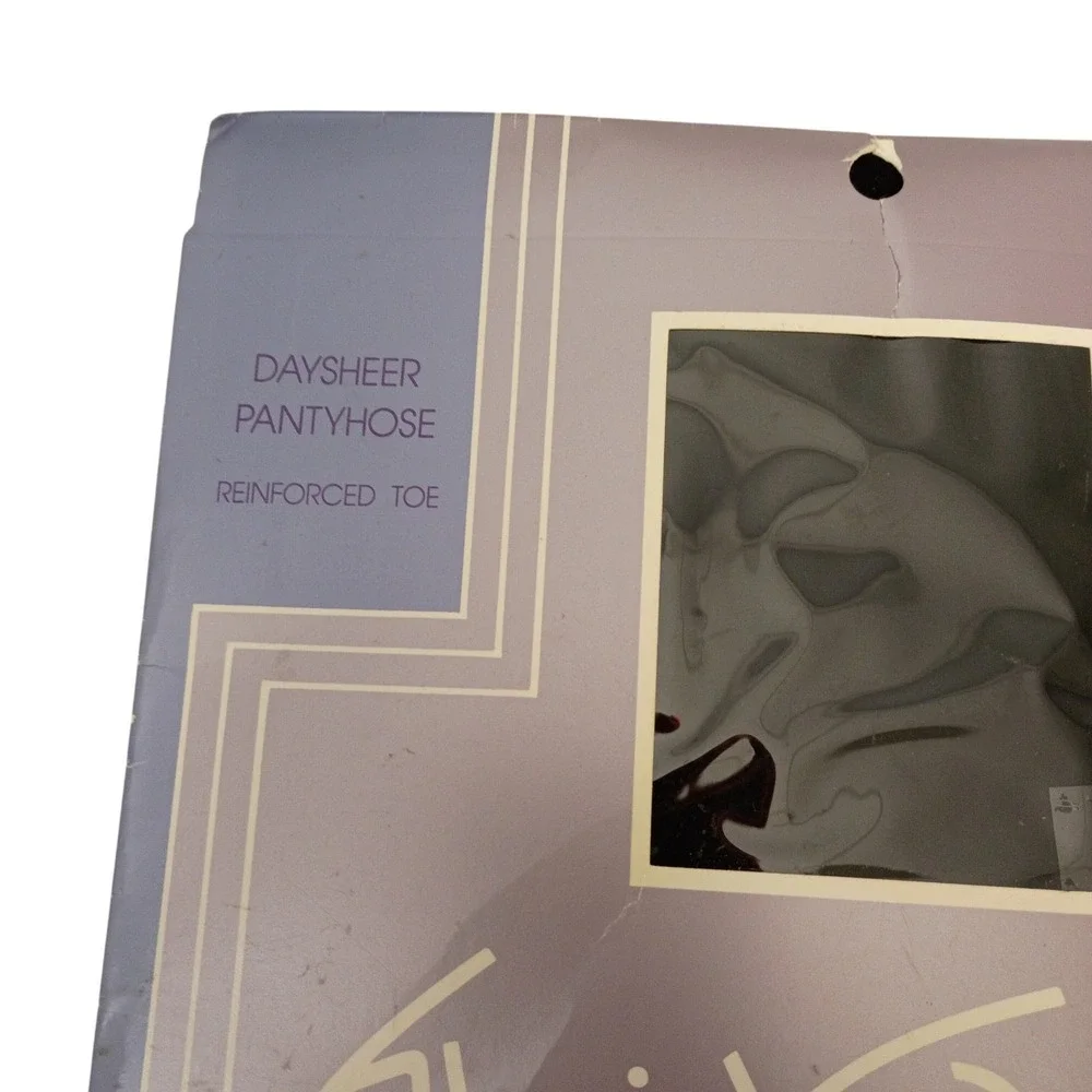 Gloria Vanderbilt Daysheer Pantyhose Black Size C Reinforced‎ Toe Sheer Leg NEW